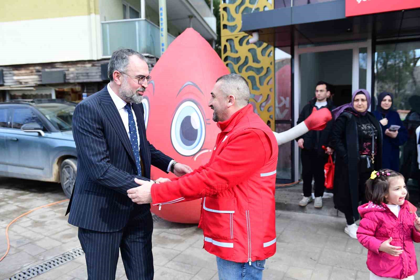 Başkan Erol’dan anlamlı hareket: "Bir ünite kan, bir hayat"
Başkan Erol’dan anlamlı hareket: "Bir ünite kan, bir hayat"