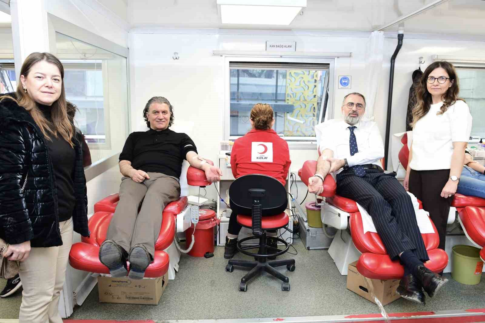 Başkan Erol’dan anlamlı hareket: "Bir ünite kan, bir hayat"
Başkan Erol’dan anlamlı hareket: "Bir ünite kan, bir hayat"