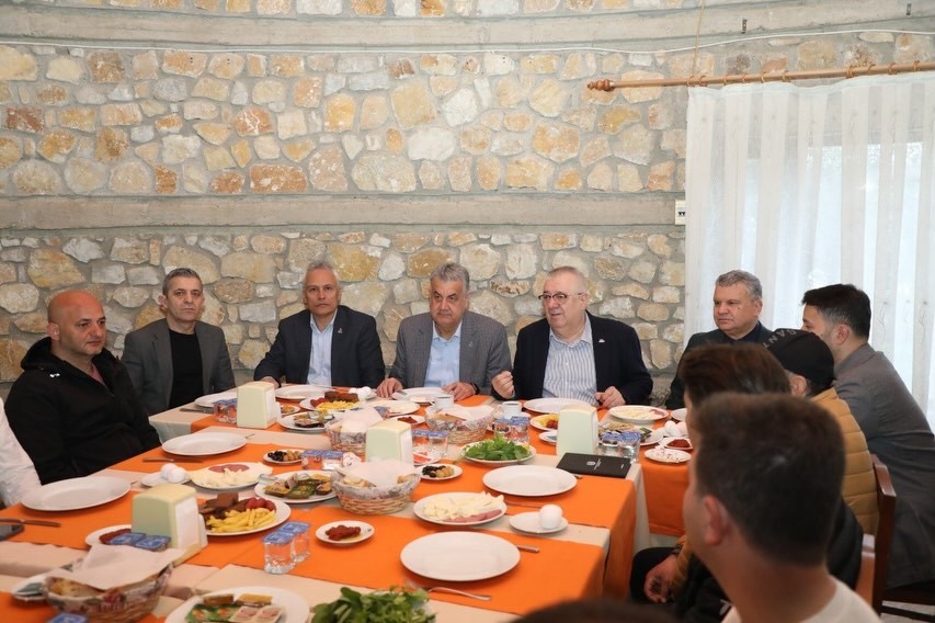 Başkan Ertaş, belediye ekibiyle çalışmaları değerlendirdi
