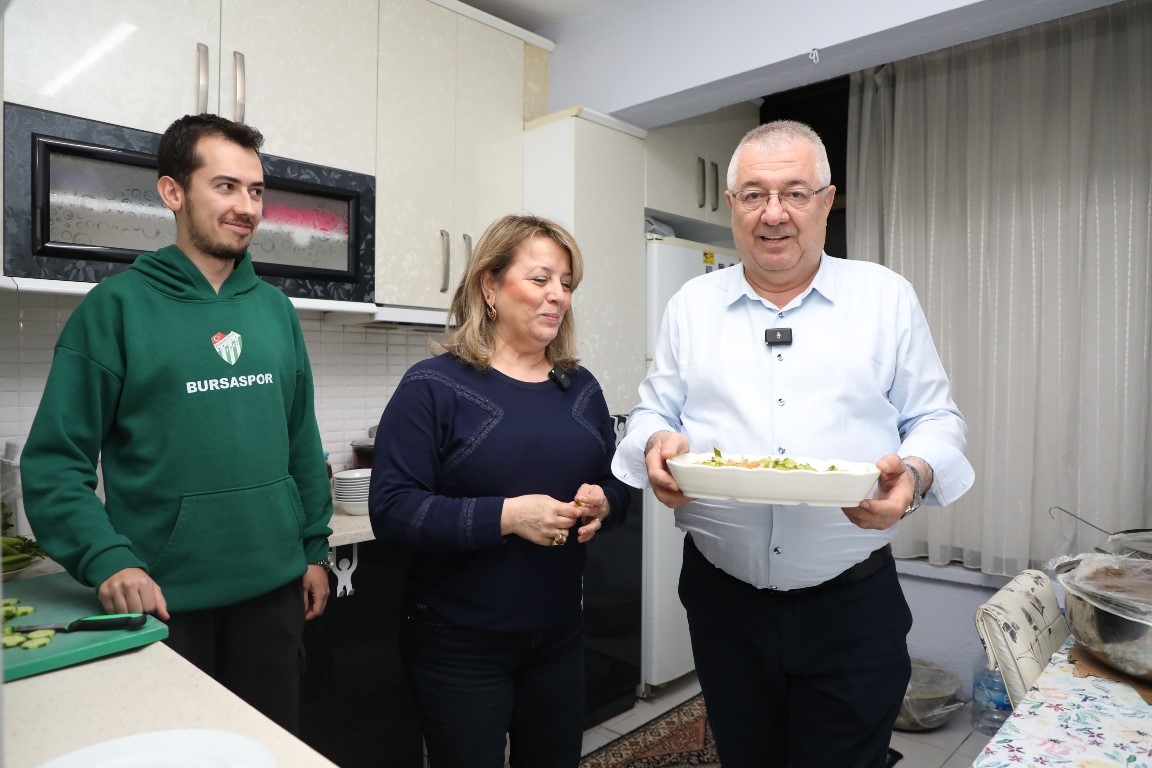 Başkan Ertaş üniversite öğrencilerinin iftar sofrasına konuk oldu
