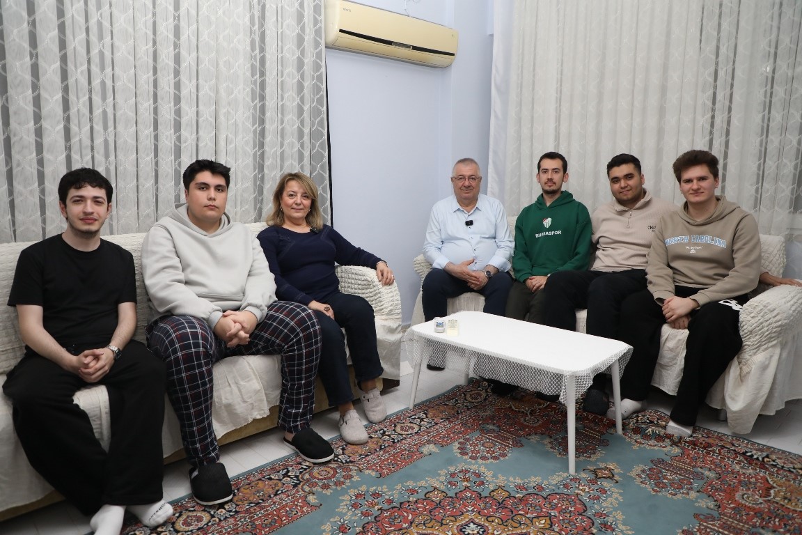 Başkan Ertaş üniversite öğrencilerinin iftar sofrasına konuk oldu
