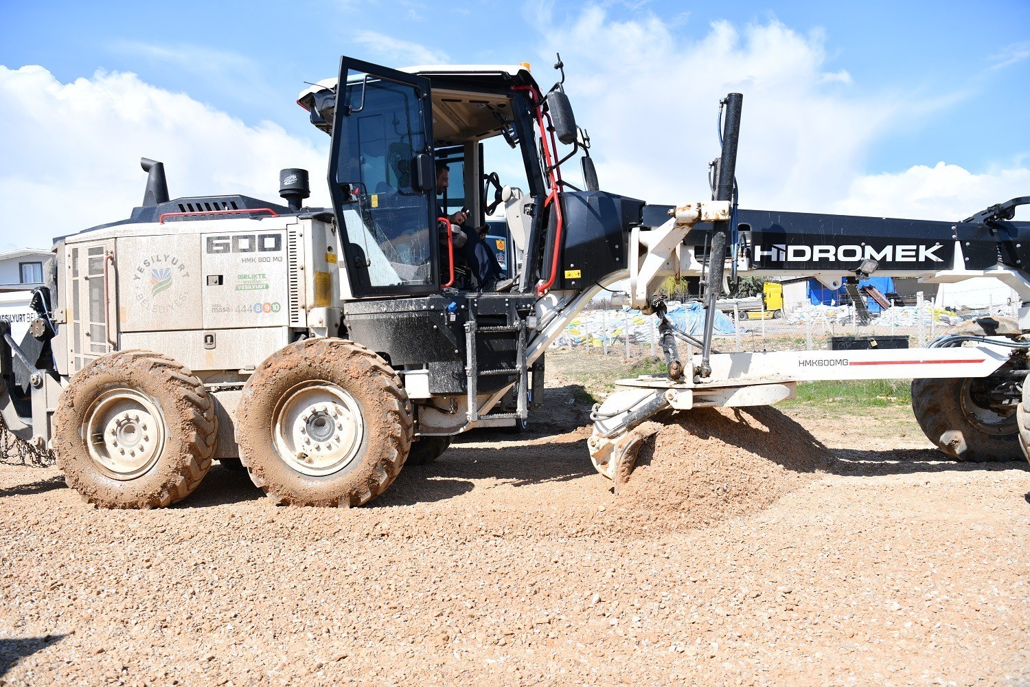 Başkan Geçit: "Dilek Mahallesi’nde yol kalitesi yükseliyor"
Başkan Geçit: "Dilek Mahallesi’nde yol kalitesi yükseliyor"