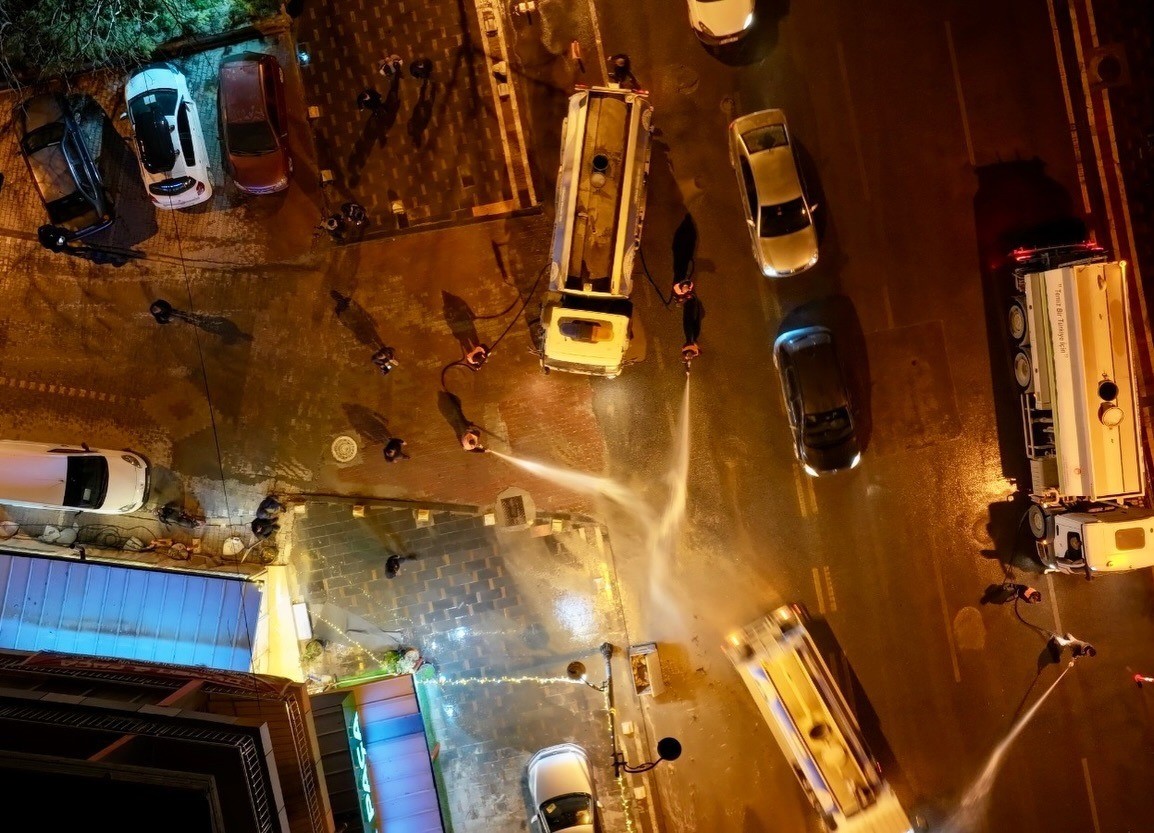 Başkan Geçit, İnönü Mahallesindeki temizlik çalışmalarını inceledi
