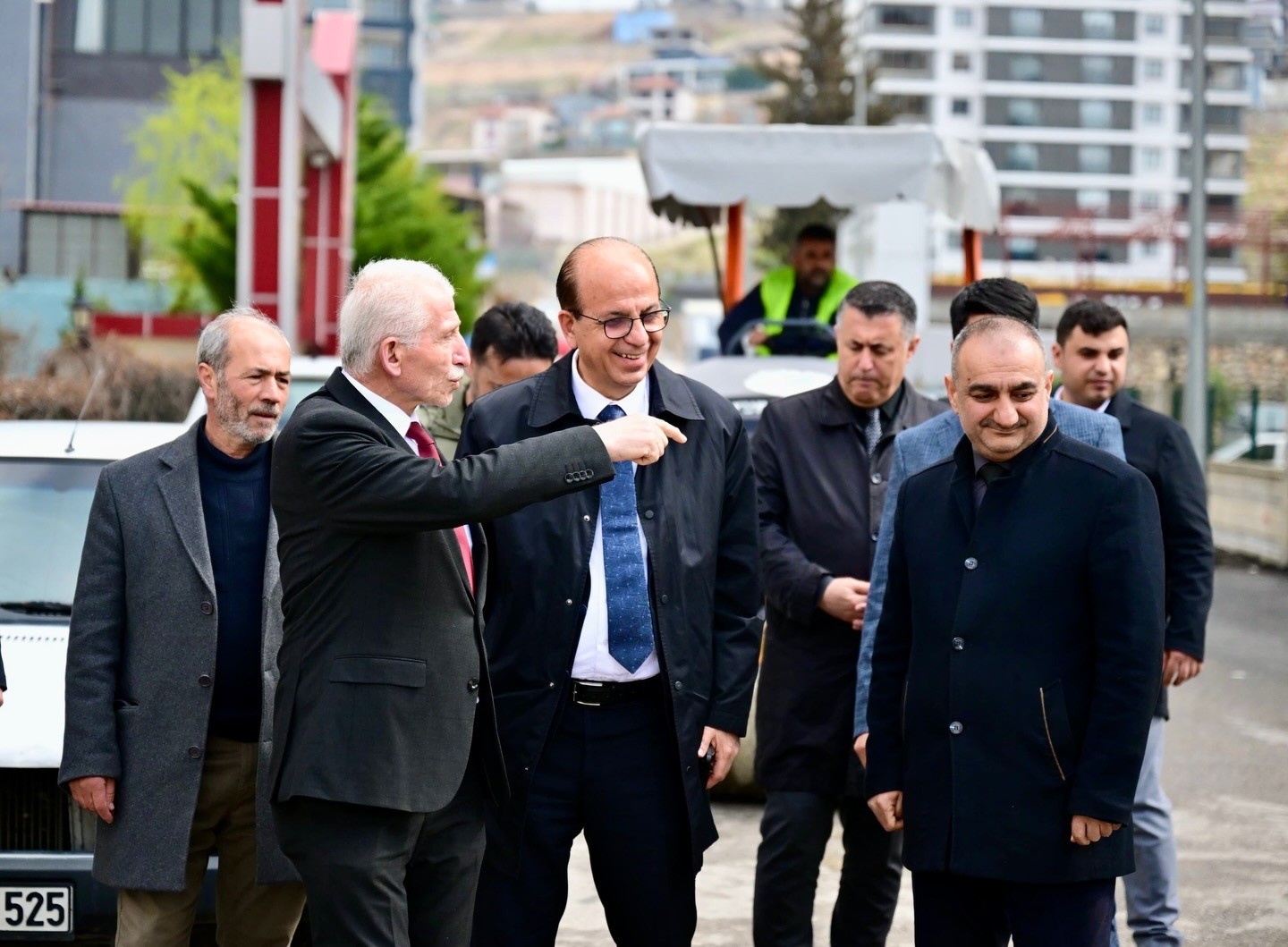 Başkan Geçit, Tecde Mahallesi’ndeki yol yenileme çalışmalarını inceledi
Başkan Geçit, Tecde Mahallesi’ndeki yol yenileme çalışmalarını inceledi