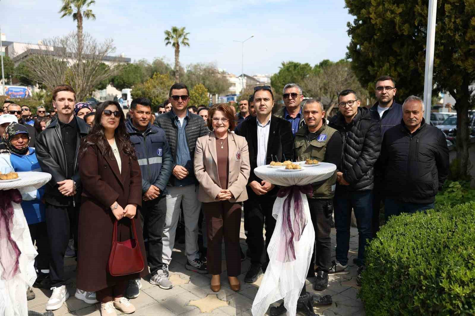 Başkan Gençay, belediye personeliyle bayramlaştı
