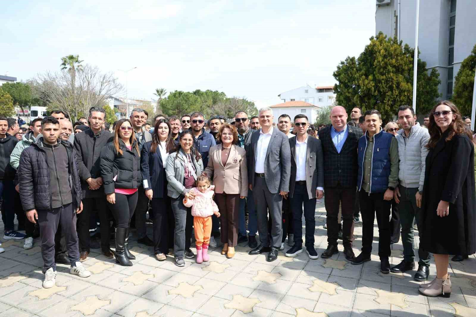 Başkan Gençay, belediye personeliyle bayramlaştı
