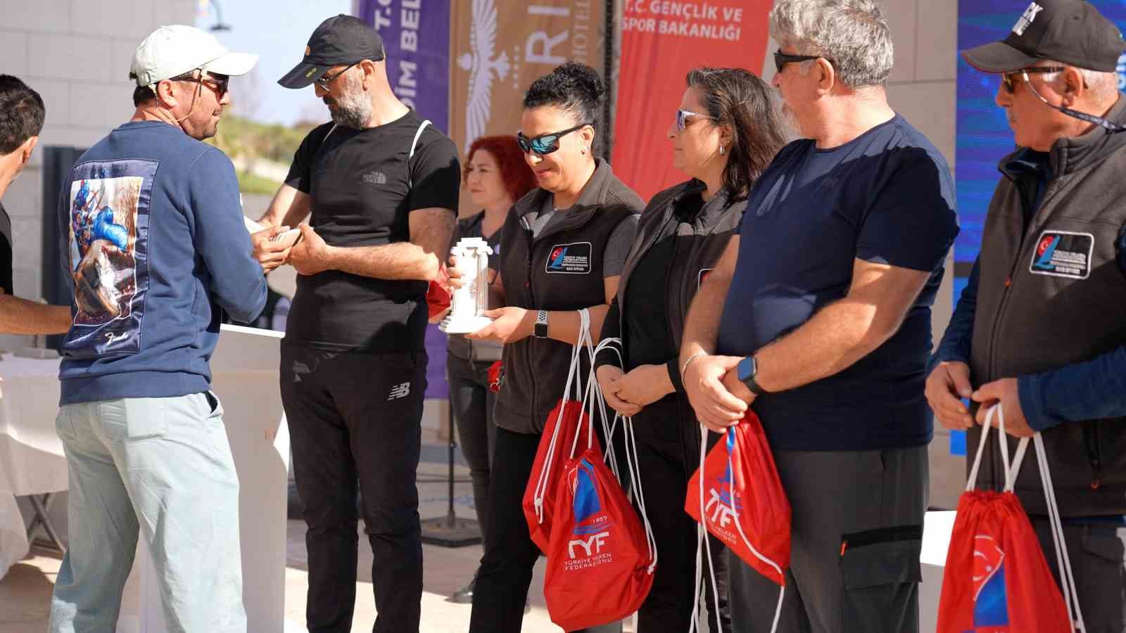 Başkan Gençay: "Bu yıl 3.kez Türkiye Yelken Şampiyonası’na ev sahipliği yapmak büyük mutluluk"
Başkan Gençay: "Bu yıl 3.kez Türkiye Yelken Şampiyonası’na ev sahipliği yapmak büyük mutluluk"