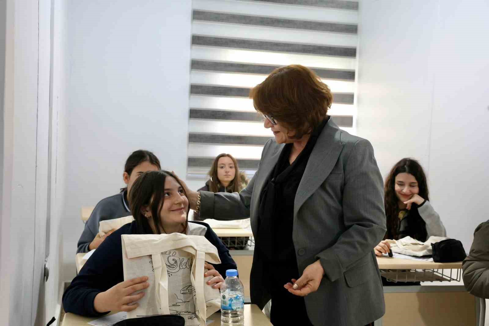 Başkan Gençay: "Onların hayallerine ulaşmaları için tüm imkanlarımızla destek olacağız"
