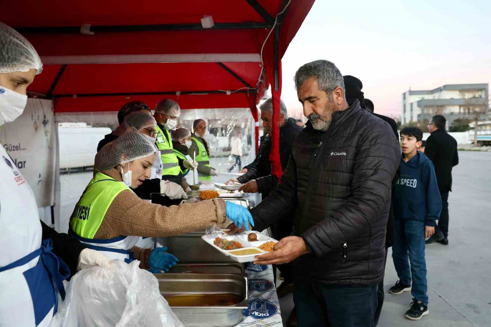Başkan Gençay: "Sofralarımız paylaştıkça güzelleşiyor"
