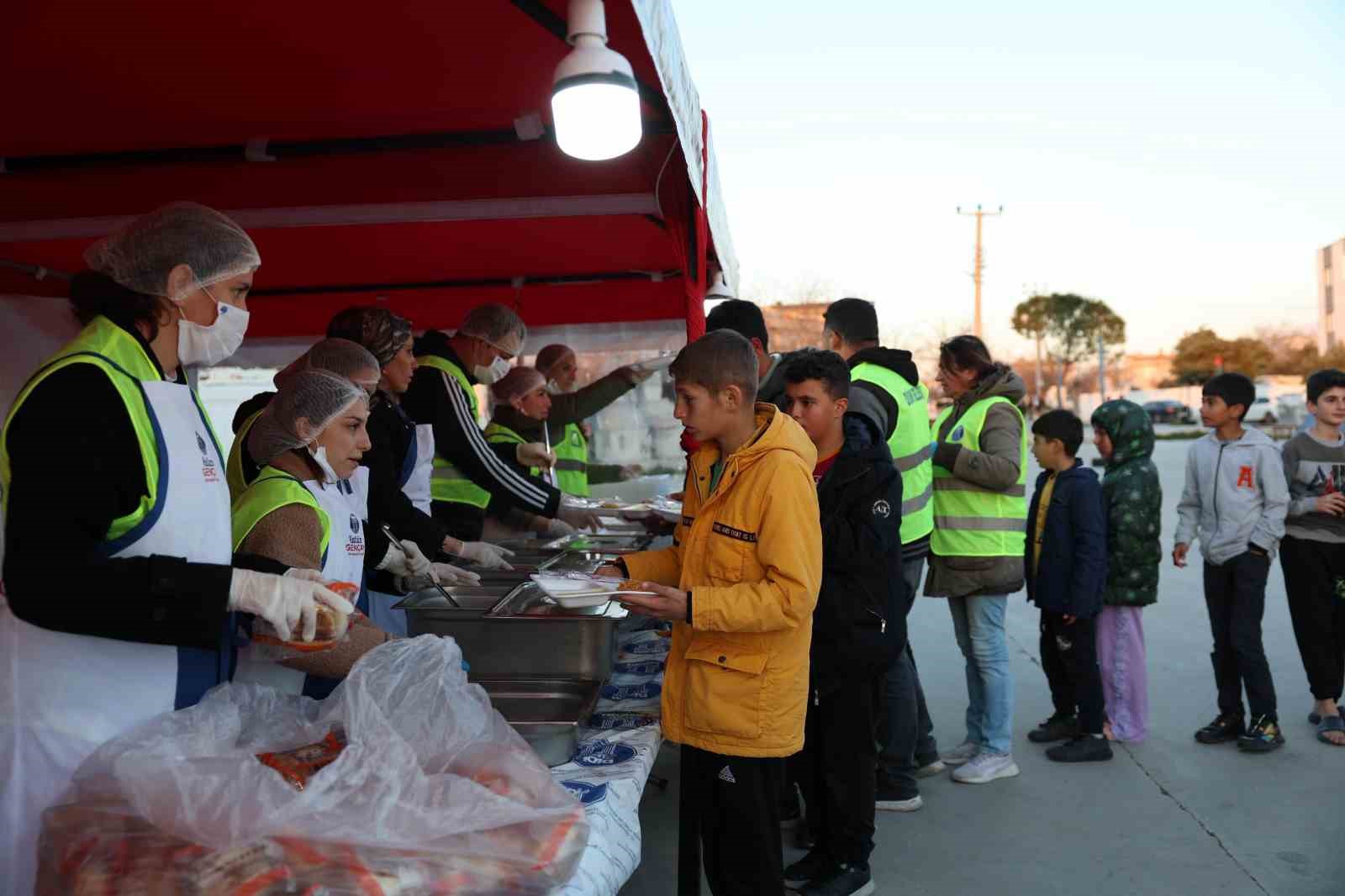 Başkan Gençay: "Sofralarımız paylaştıkça güzelleşiyor"
