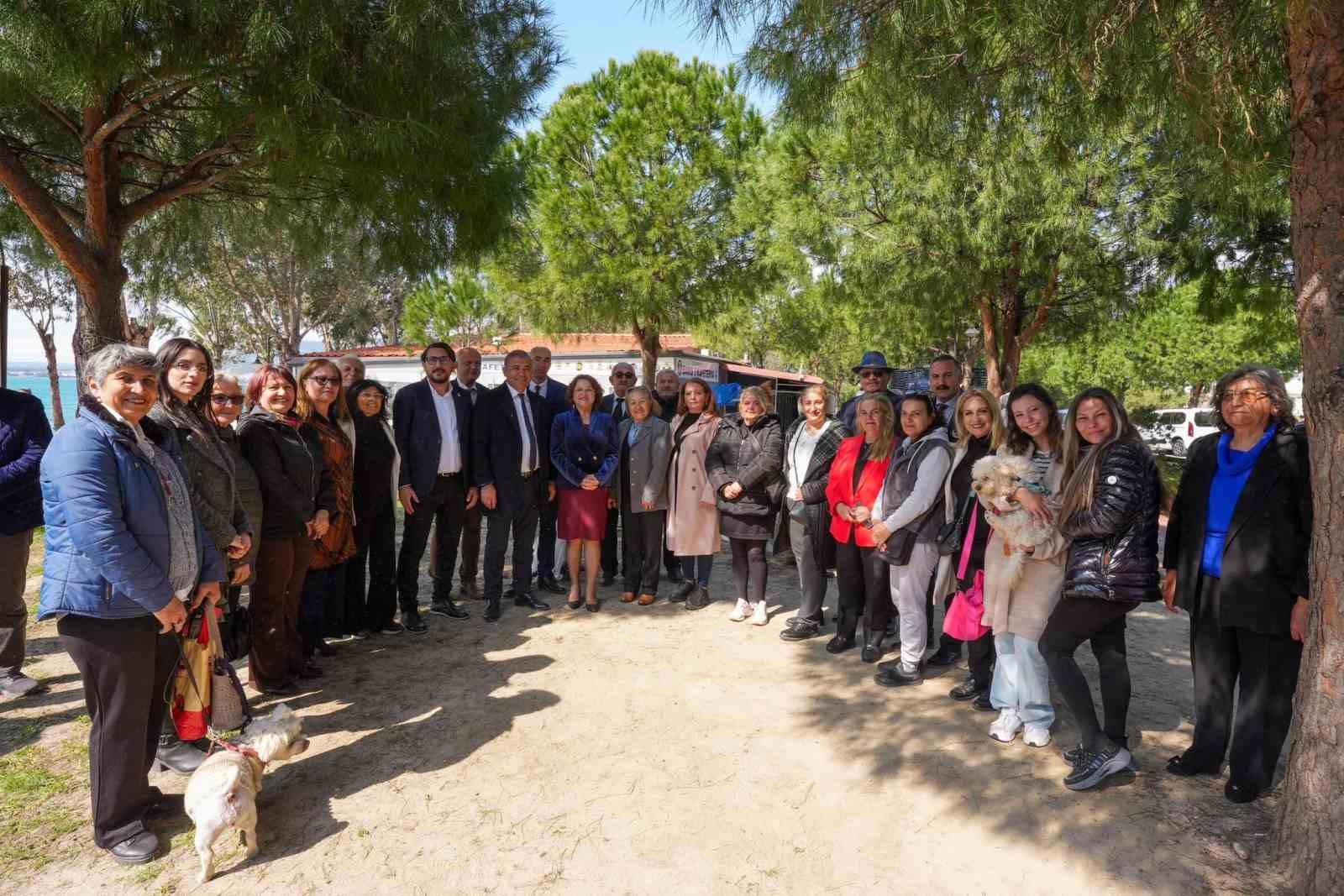 Başkan Gençay vatandaşlarla bayramlaştı
