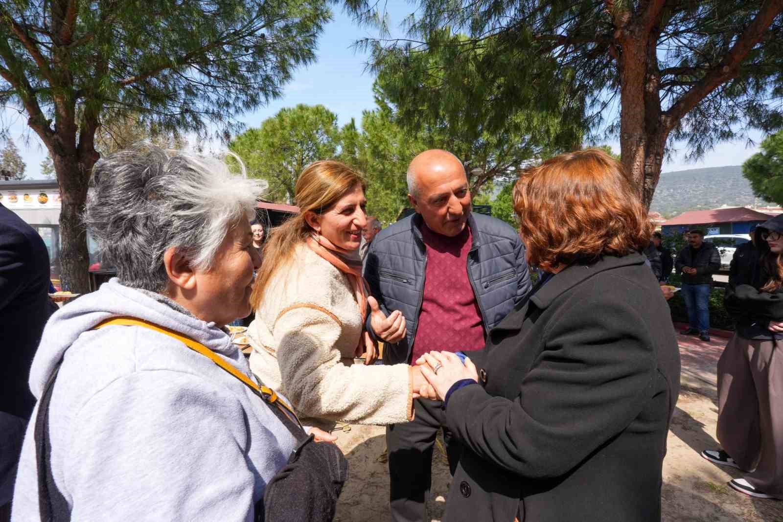 Başkan Gençay vatandaşlarla bayramlaştı

