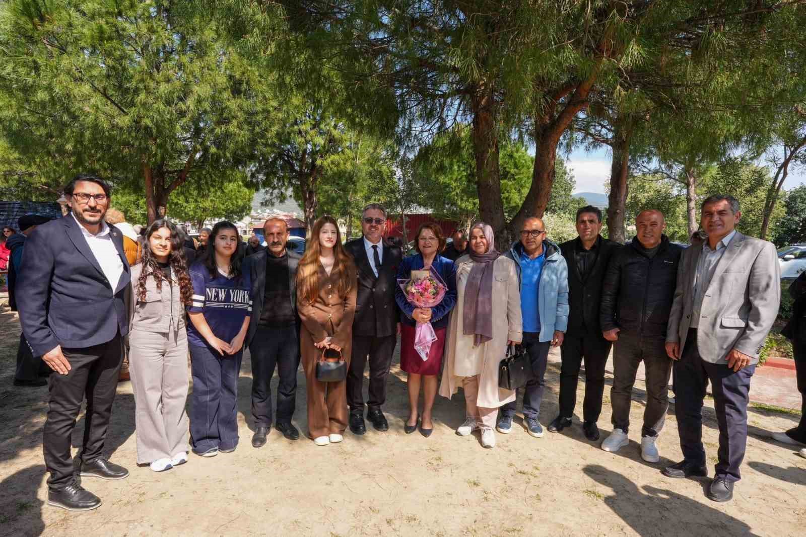 Başkan Gençay vatandaşlarla bayramlaştı
