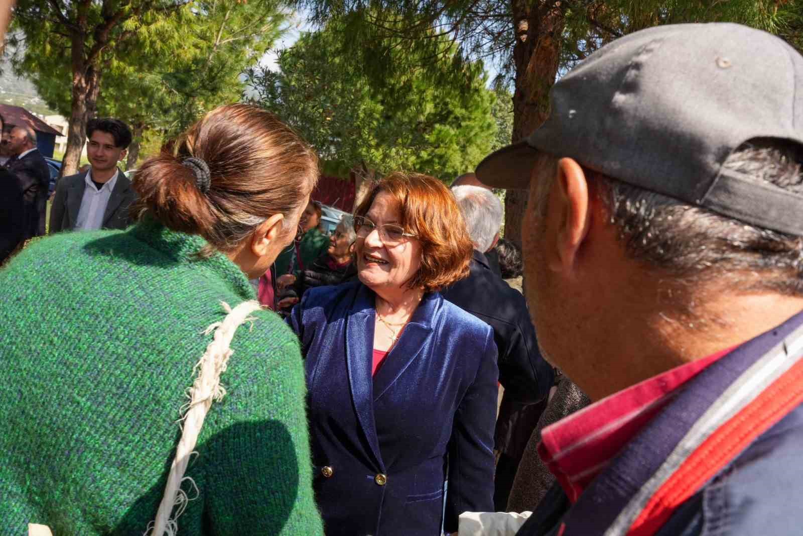 Başkan Gençay vatandaşlarla bayramlaştı
