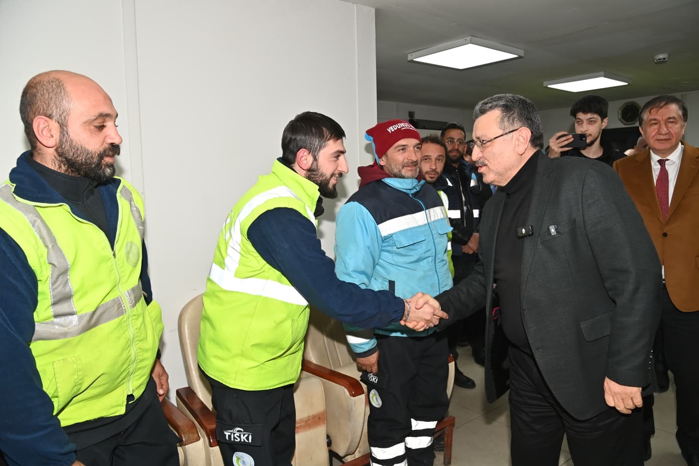 Başkan Genç’ten yılbaşında görev yapan personele ziyaret
