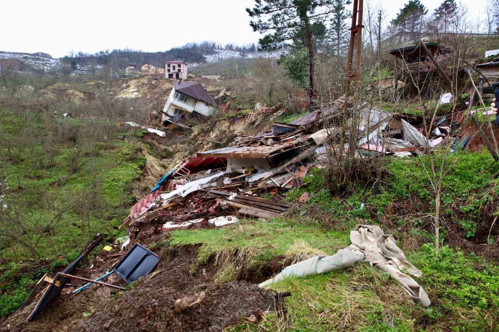 Başkan Güler: "Heyelan bölgesinin üstesinden geleceğiz"
