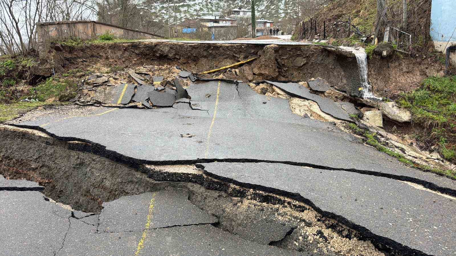 Başkan Güler: "Heyelan bölgesinin üstesinden geleceğiz"
