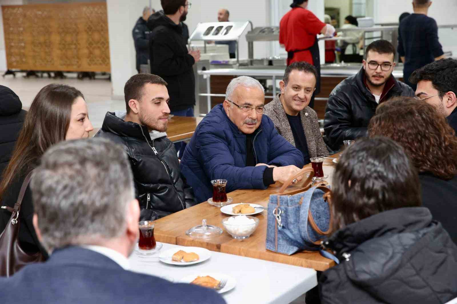 Başkan Güler, üniversite öğrencileriyle iftar sofrasında
