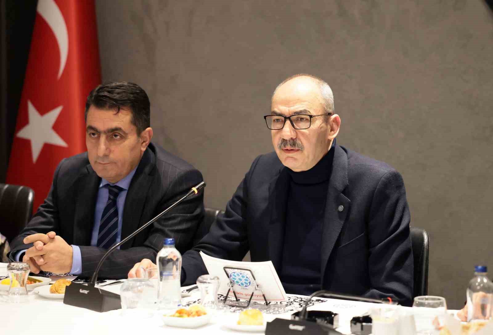 Başkan Gülsoy: "Kayseri’nin alın terine, marka değerine göz dikenlere geçit yok"
Başkan Gülsoy: "Kayseri’nin alın terine, marka değerine göz dikenlere geçit yok"