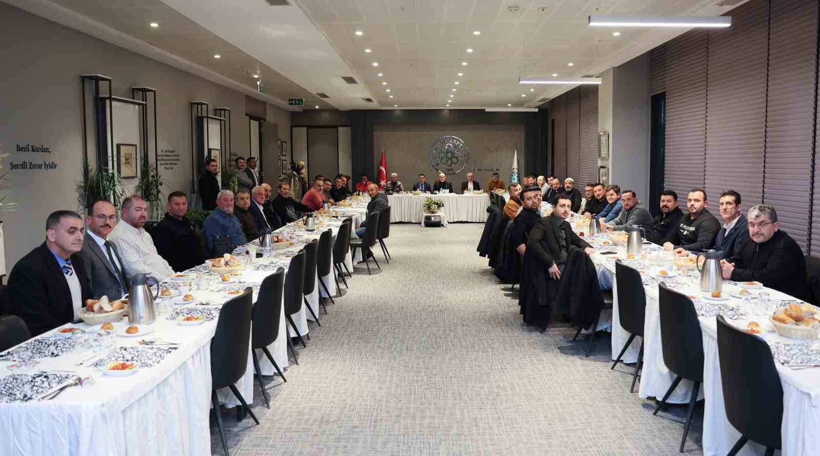 Başkan Gülsoy: "Kayseri’nin alın terine, marka değerine göz dikenlere geçit yok"
Başkan Gülsoy: "Kayseri’nin alın terine, marka değerine göz dikenlere geçit yok"