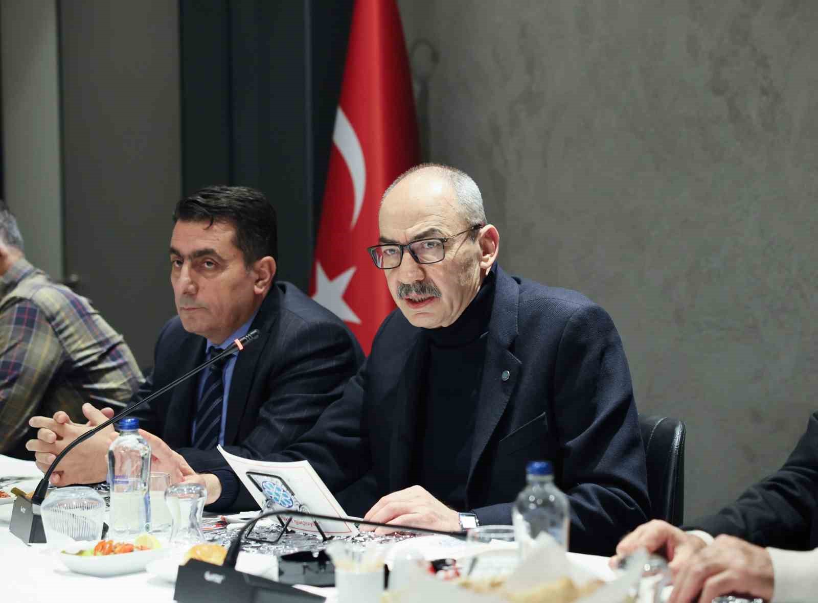 Başkan Gülsoy: "Kayseri’nin alın terine, marka değerine göz dikenlere geçit yok"
Başkan Gülsoy: "Kayseri’nin alın terine, marka değerine göz dikenlere geçit yok"