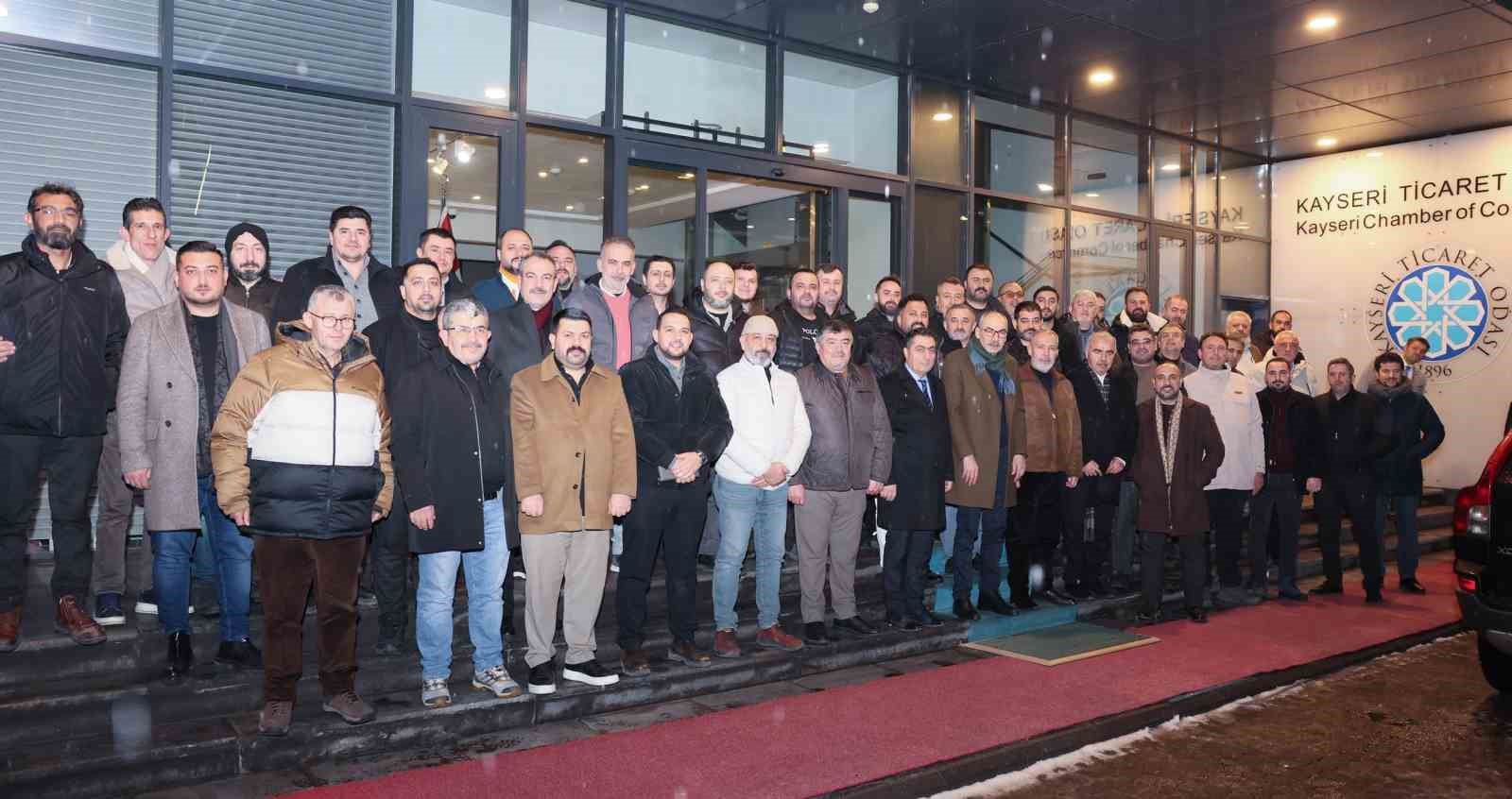 Başkan Gülsoy: "Kayseri’nin alın terine, marka değerine göz dikenlere geçit yok"
Başkan Gülsoy: "Kayseri’nin alın terine, marka değerine göz dikenlere geçit yok"
