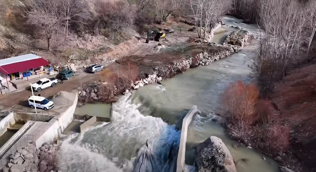 Başkan Hallaç, Haydaran su alma yapısında incelemelerde bulundu

