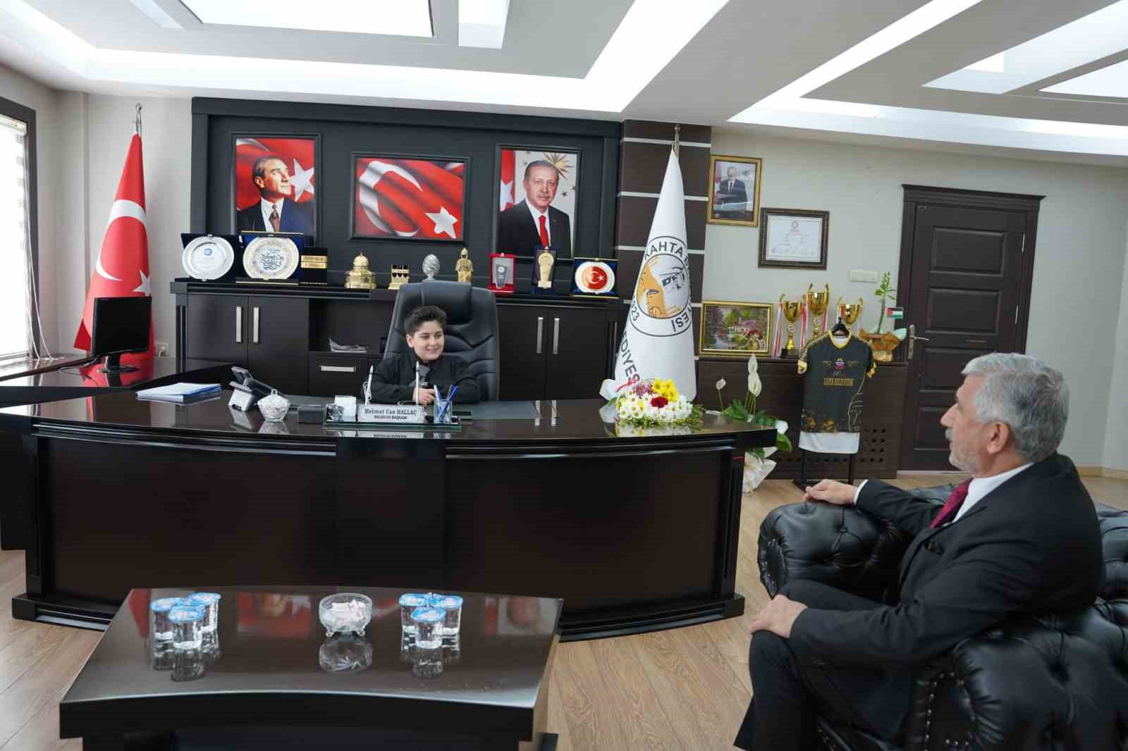Başkan Hallaç, koltuğunu 10 yaşındaki Ebubekir’e devretti
