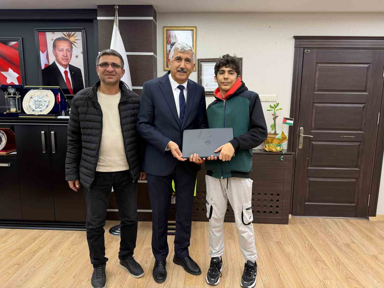 Başkan Hallaç’tan özel öğrenciye anlamlı destek
