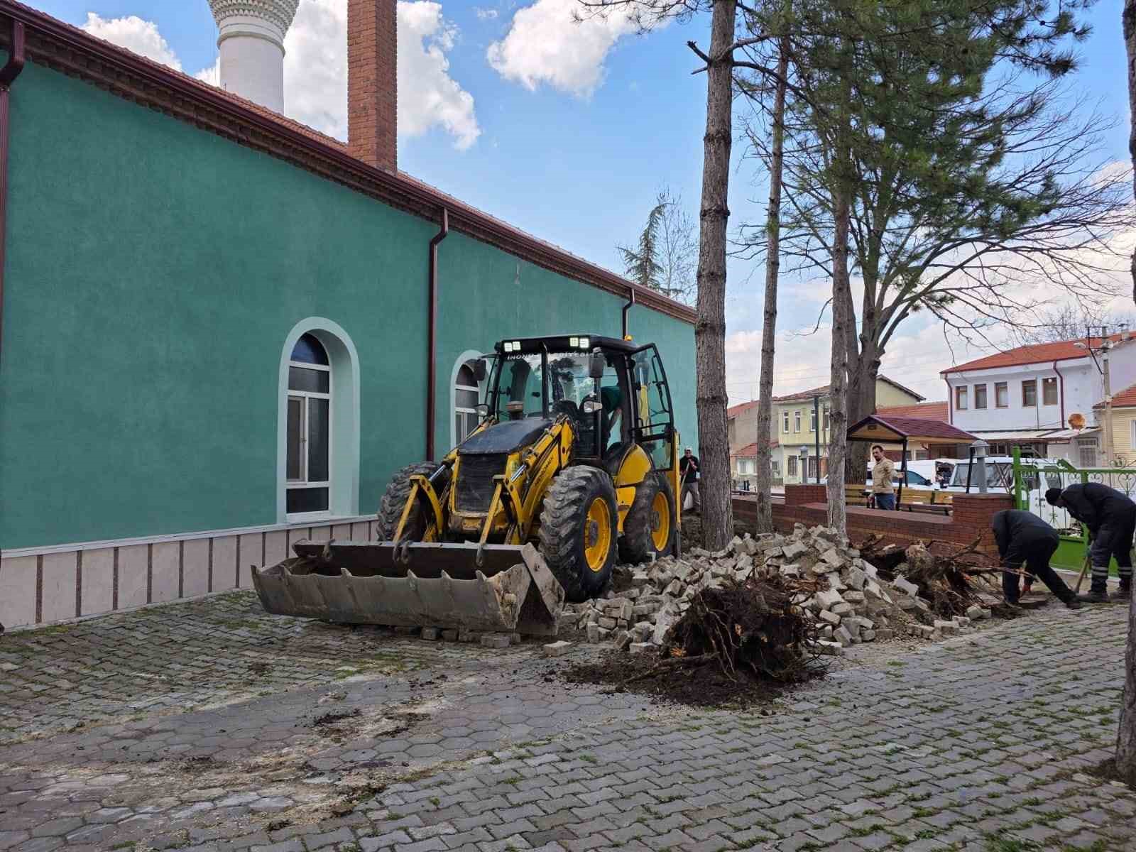 Başkan Hamamcı Yenice Mahallesi’nde incelemeler yaptı, talepleri yerinde dinledi
