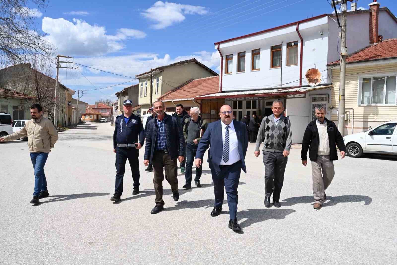 Başkan Hamamcı Yenice Mahallesi’nde incelemeler yaptı, talepleri yerinde dinledi
