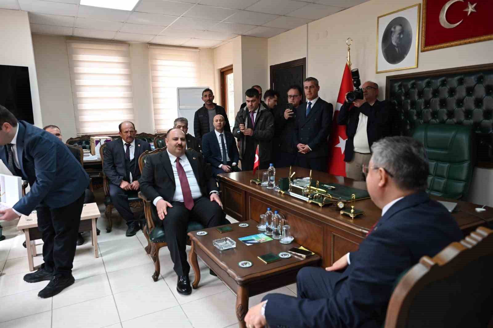 Başkan Harmancı, Vali Yılmaz’a belediye çalışmaları hakkında bilgi verdi
