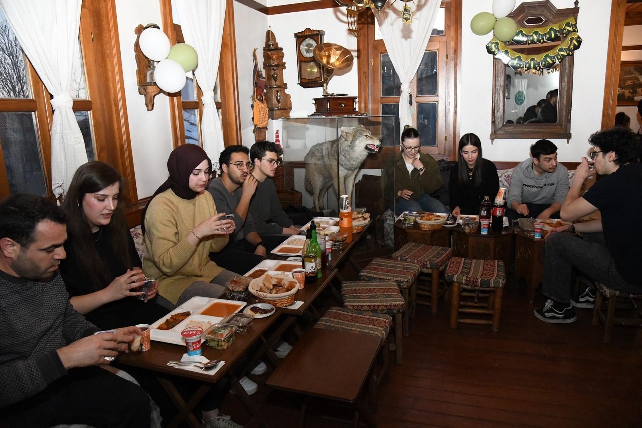 Başkan İbrahim Çenet, öğrencilerle iftarda buluştu
