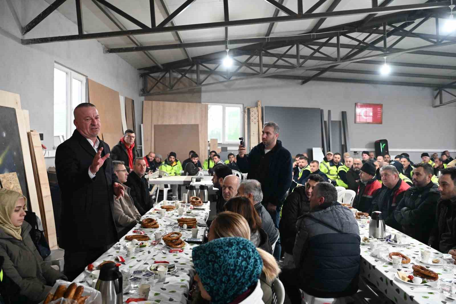Başkan Karabatı, emekçileri kahvaltıda ağırladı
Başkan Karabatı, emekçileri kahvaltıda ağırladı