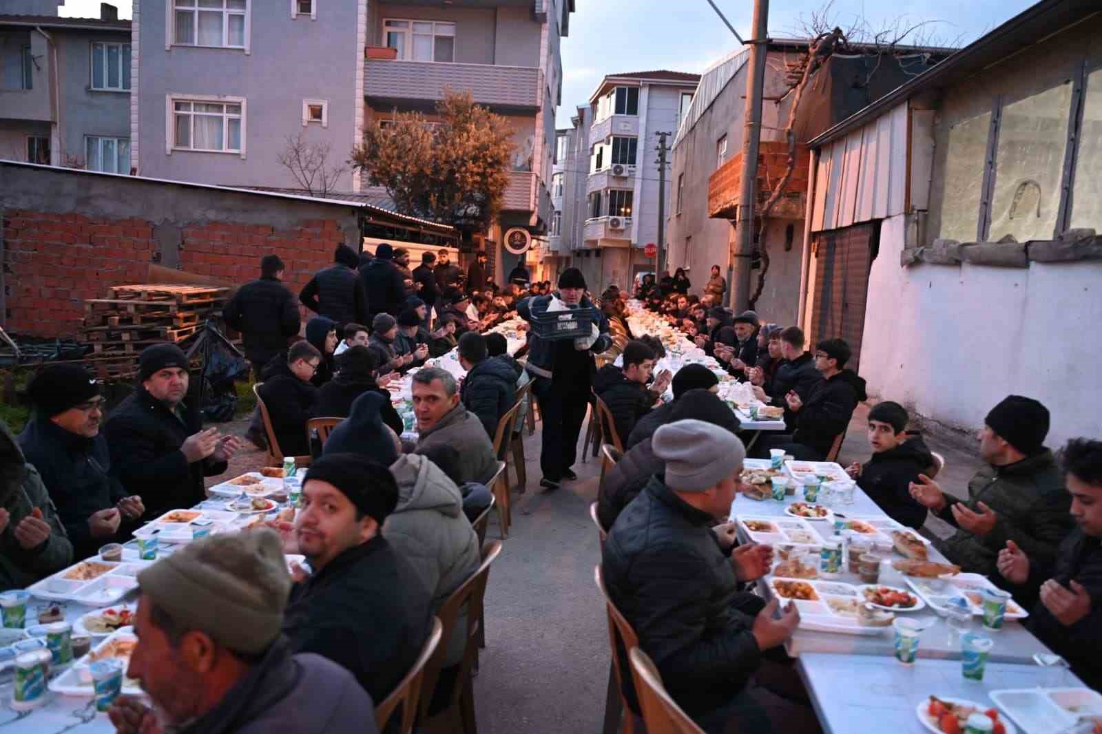 Başkan Karabatı sokak iftarında vatandaşlarla buluştu

