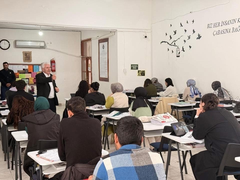 Başkan Karamehmetoğlu, belediye Etüt Merkezinde öğrencilerle bir araya geldi
