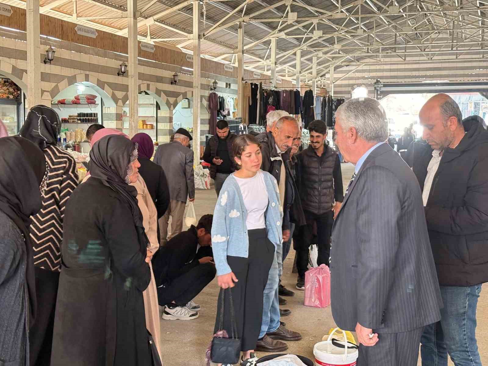 Başkan Karamehmetoğlu esnaf ve halkla bir araya geldi
