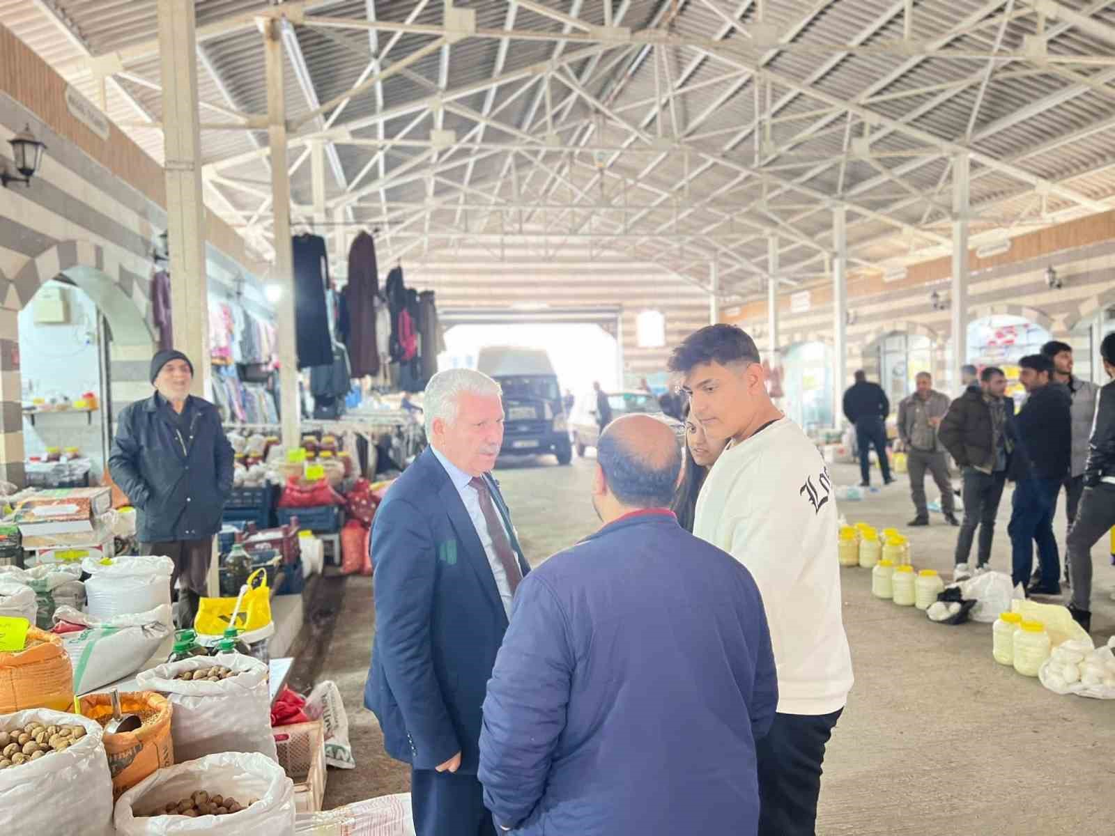 Başkan Karamehmetoğlu, esnaf ve vatandaşlarla bir araya geldi
