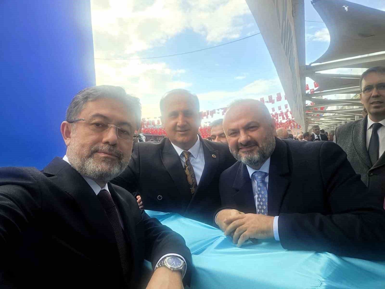Başkan Kaya, Bakan Yumaklı ile deve güreşlerini görüştü
