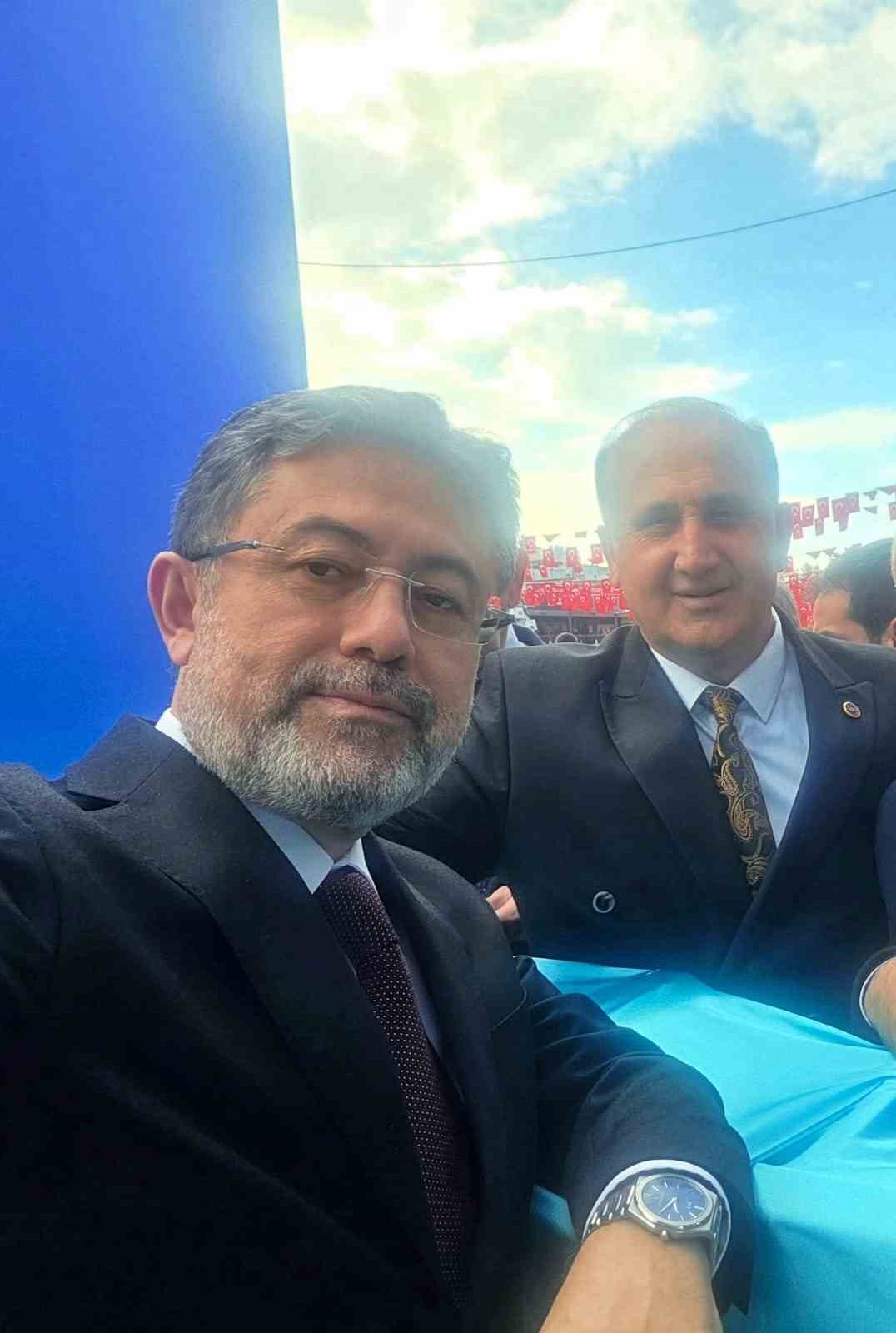Başkan Kaya, Bakan Yumaklı ile deve güreşlerini görüştü
