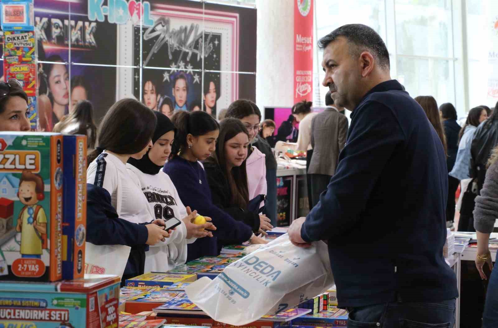 Başkan Kocagöz: "Kepez’de kaçak yapıya kesinlikle izin verilmeyecek"
Başkan Kocagöz: "Kepez’de kaçak yapıya kesinlikle izin verilmeyecek"