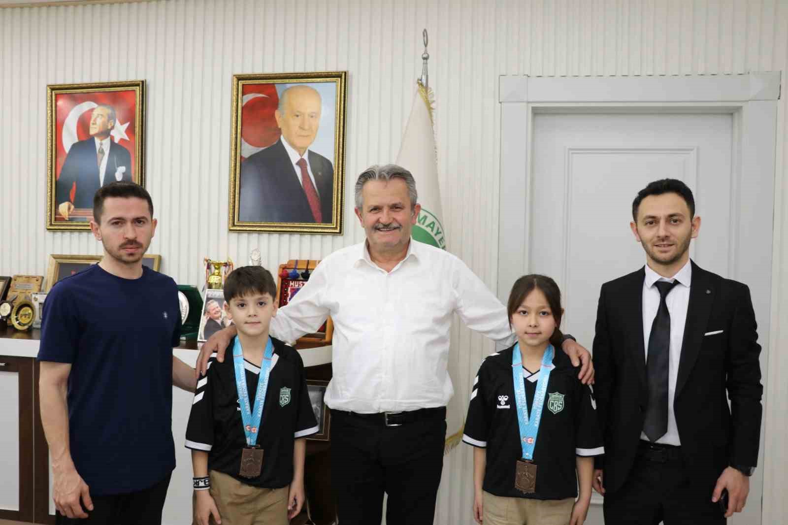 Başkan Koloğlu, başarılı karatecileri ağırladı
