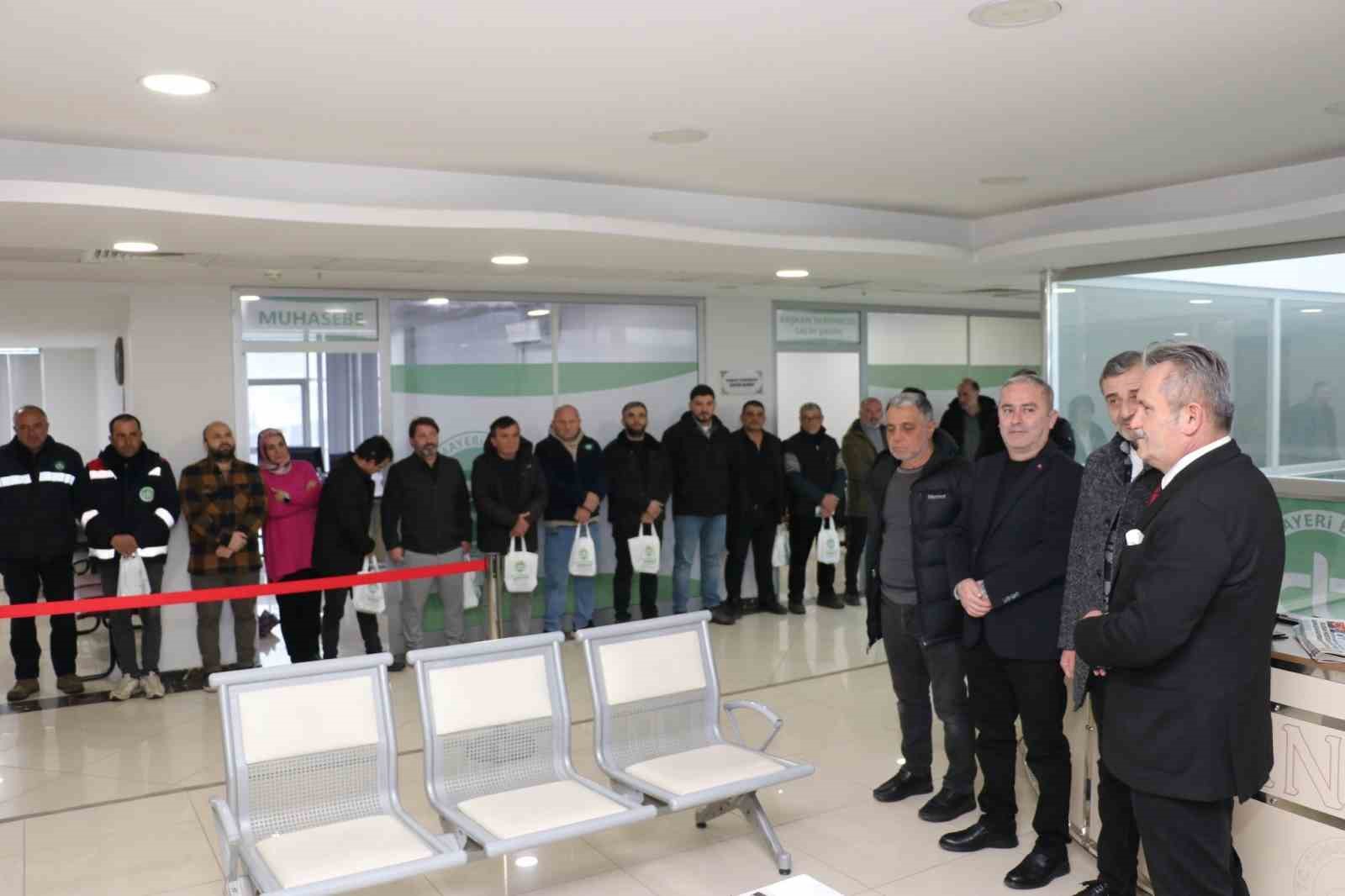 Başkan Koloğlu ilk belediye personelleri ile bayramlaştı
