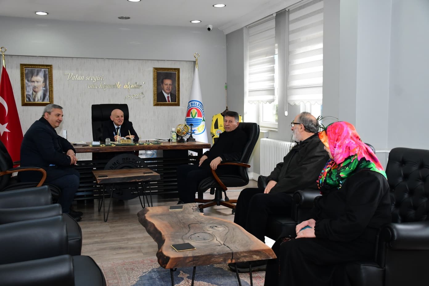 Başkan Kul: "Gönül kapılarımız vatandaşlarımıza her zaman sonuna kadar açık"
Başkan Kul: "Gönül kapılarımız vatandaşlarımıza her zaman sonuna kadar açık"