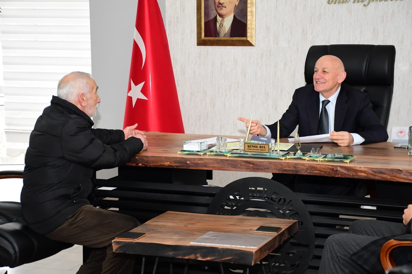 Başkan Kul: "Gönül kapılarımız vatandaşlarımıza her zaman sonuna kadar açık"
Başkan Kul: "Gönül kapılarımız vatandaşlarımıza her zaman sonuna kadar açık"