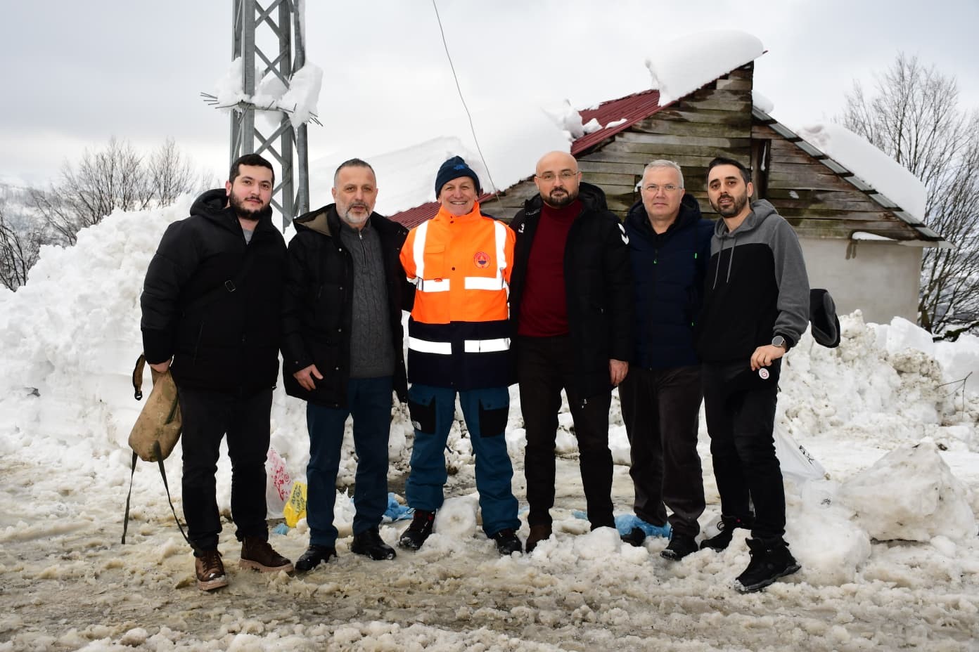 Başkan Kul: "Sadece yolları değil, gönülleri de açmaya geldik"
Başkan Kul: "Sadece yolları değil, gönülleri de açmaya geldik"