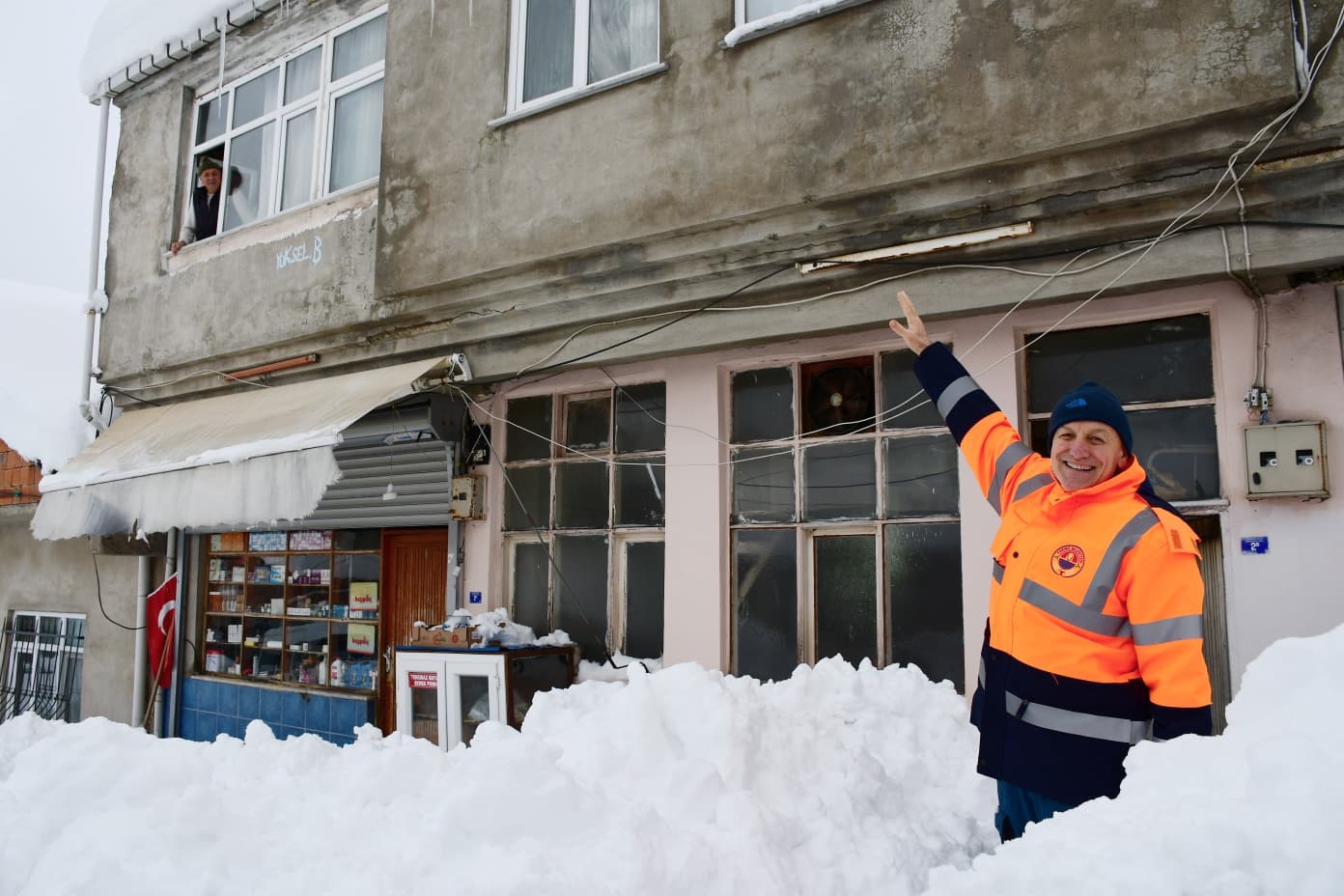 Başkan Kul: "Sadece yolları değil, gönülleri de açmaya geldik"
Başkan Kul: "Sadece yolları değil, gönülleri de açmaya geldik"