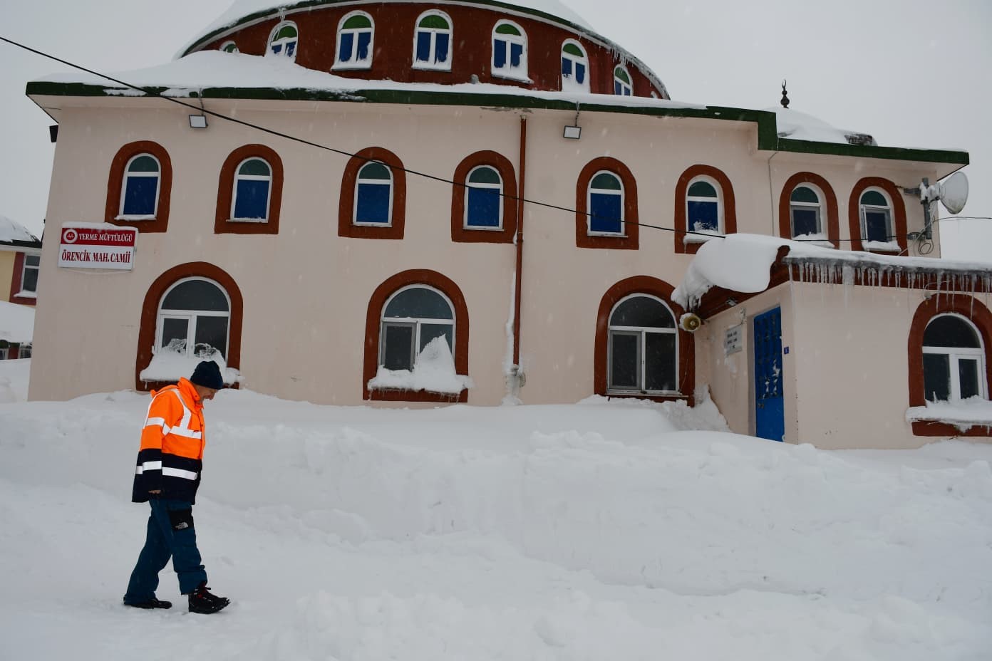 Başkan Kul: "Sadece yolları değil, gönülleri de açmaya geldik"
Başkan Kul: "Sadece yolları değil, gönülleri de açmaya geldik"