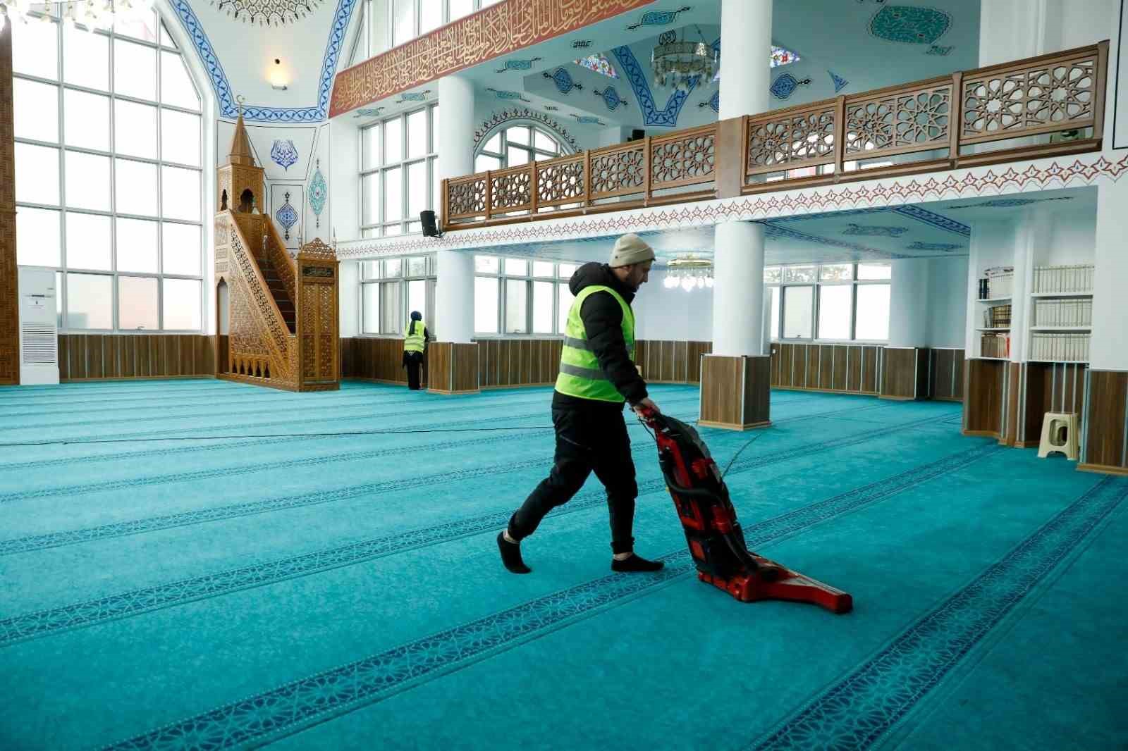 Başkan Kurnaz: "İbadethanelerimizi Ramazan ayına hazırlıyoruz"
