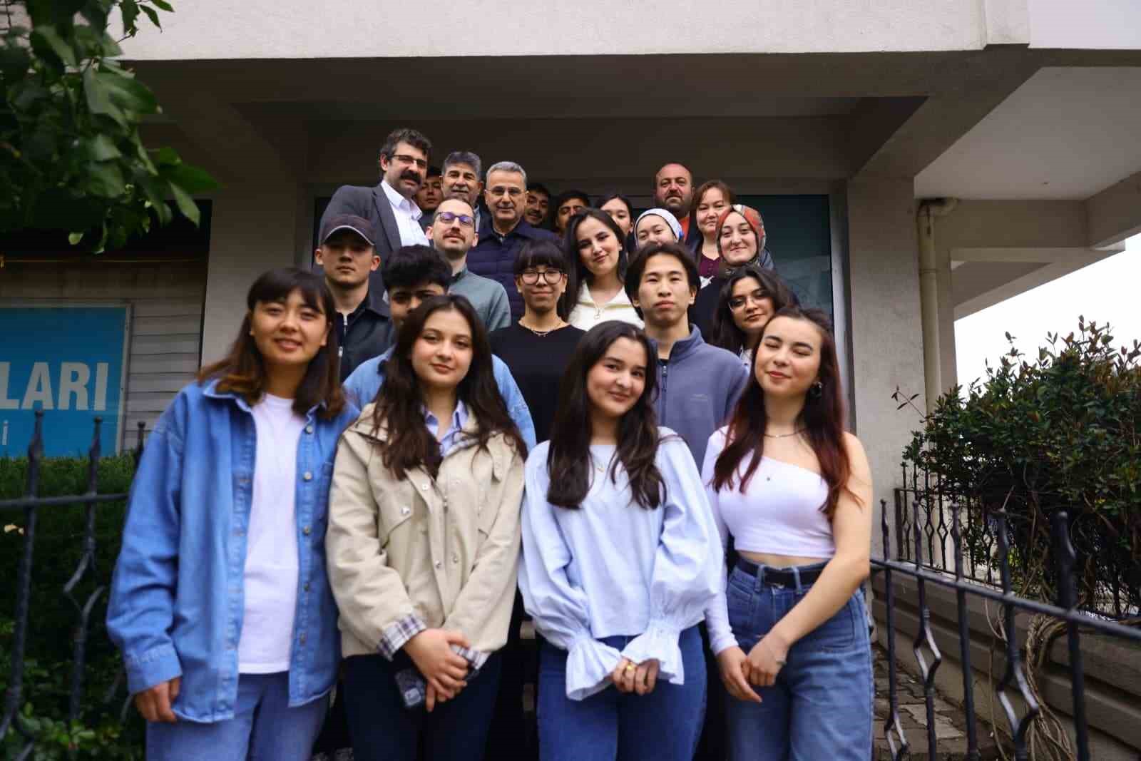 Başkan Kurnaz: "Uluslararası öğrenciler şehrimize kültürel zenginlik katıyor""
Başkan Kurnaz: "Uluslararası öğrenciler şehrimize kültürel zenginlik katıyor""